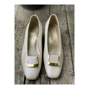 Vintage Magdesians California Pumps Metallic Cream Gold Buckle Square Toe Chunk